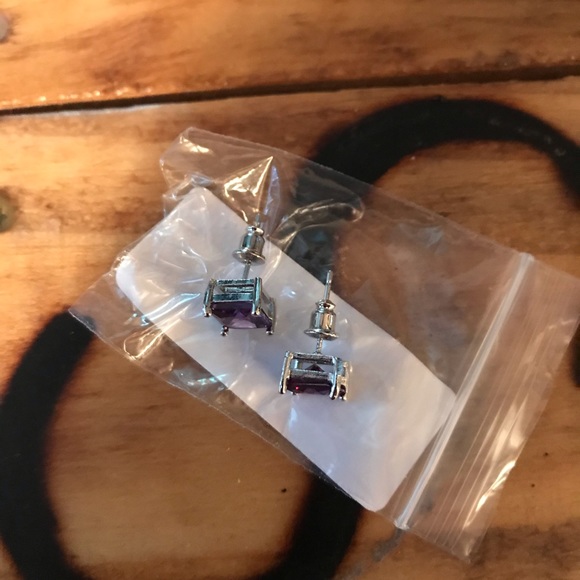 PIERCED EARRINGS PURPLE - Picture 2 of 3